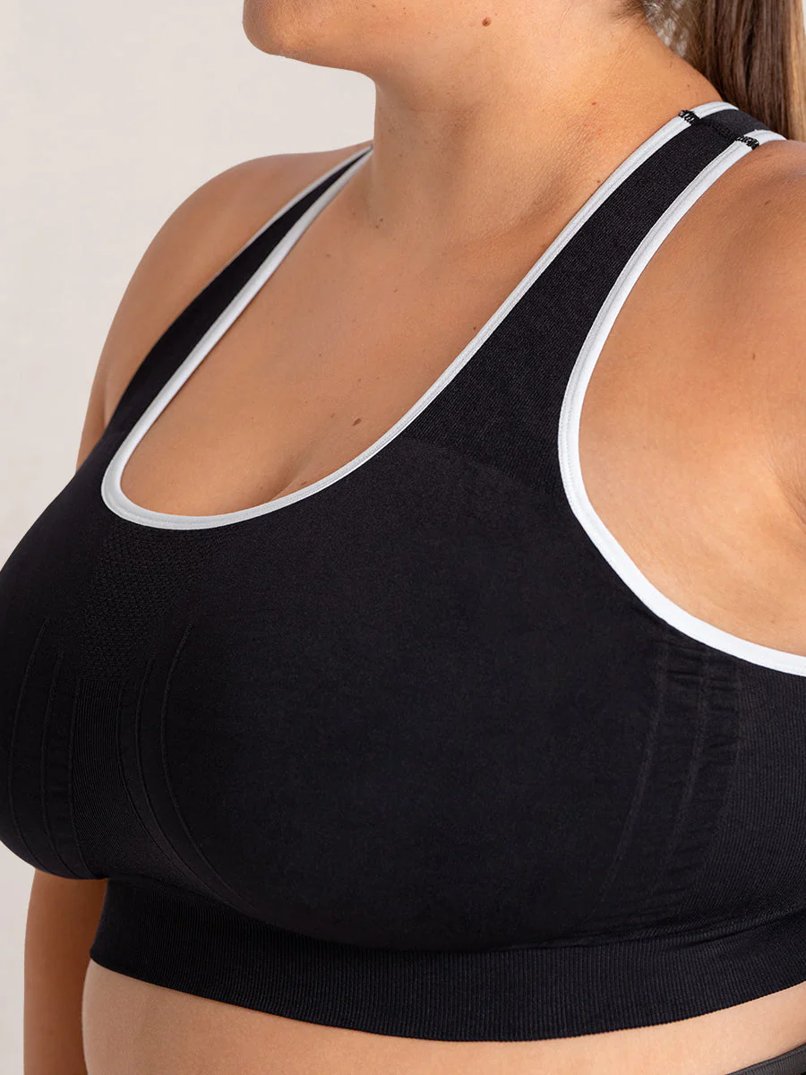 Bundle Truekind® & Shapermint Essentials - 1 Seamless Racerback Sports Bra + 1 Bike Short - Image 3