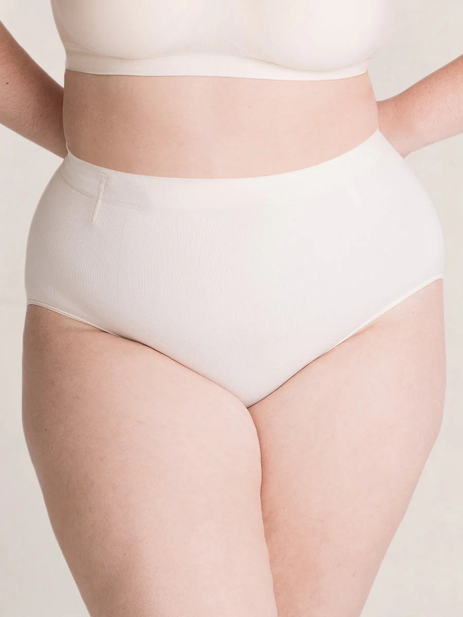 Shapermint Essentials All Day Every Day Mid-Waisted Shaper Panty - Image 2